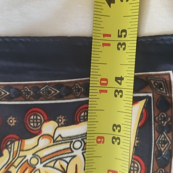 R-444- Scarf Women's 100 % Polyester NWT - Picture 6 of 6